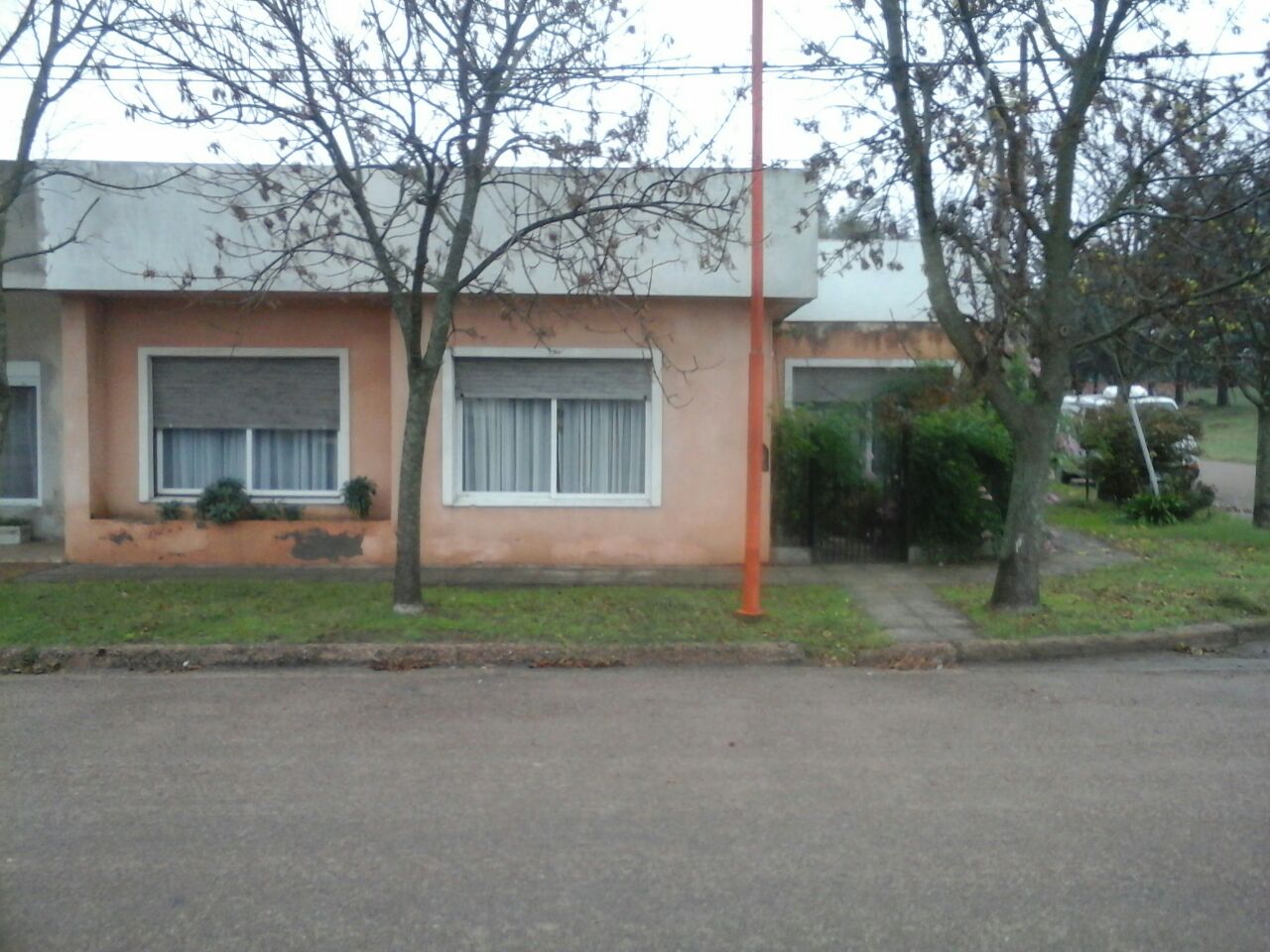 CASA CON GALPÓN EN HERMOSA Y SOLEADA UBICACIÓN